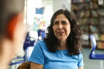 Tomaz Silva/Agência Brasil Rio de Janeiro (RJ), 04/06/2025 – A professora de educação infantil no Centro Integrado de Educação Pública (CIEP) 001, Rosana Candreva da Silva durante entrevista à Agência Brasil, na escola, no Catete, na zona sul da capital fluminense. Foto: Tomaz Silva/Agência Brasil