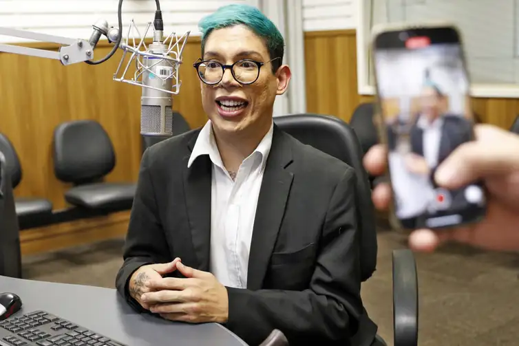 Bruno Peres/Agência Brasil Brasília (DF), 19/03/2025 - Ivan Baron, ativista de acessibilidade, durante entrevista na Rádio Nacional da Amazônia. Foto: Bruno Peres/Agência Brasil