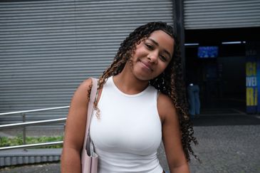 Rio de Janeiro (RJ), 09/11/2025 – A candidata Maria Clara Camargos ao terminar as provas do Exame Nacional do Ensino Médio (Enem), na Universidade Estácio, na Tijuca. Foto: Fernando Frazão/Agência Brasil