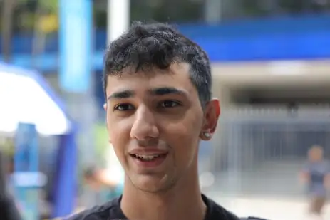 Brasília, DF 09/11/2025 - O estudante Kernus Aleksander, 18 anos, fala com a Agência Brasil de sua expectativa nesse primeiro dia de prova do Enem. Foto: Fabio Rodrigues-Pozzebom/ Agência Brasil
