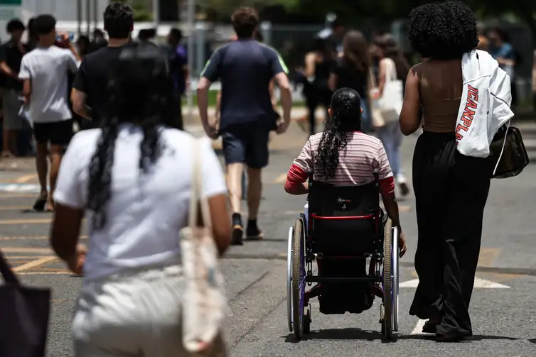 Marcelo Camargo/Agência Brasil Brasília (DF), 16/11/2025 - Candidatos comparecem a local de prova para realização do segundo dia do Exame Nacional do Ensino Médio (Enem) 2025. Foto: Marcelo Camargo/Agência Brasil