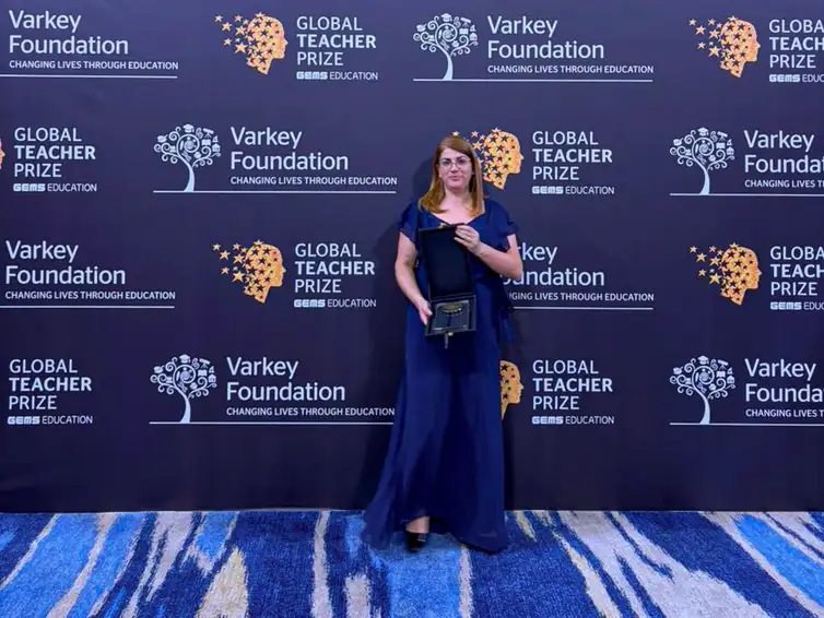 Rio de Janeiro (RJ), 03/02/2026 – Professora Débora Garofalo ganha prêmio em Dubai.
Foto: Débora Garofalo/Arquivo pessoal