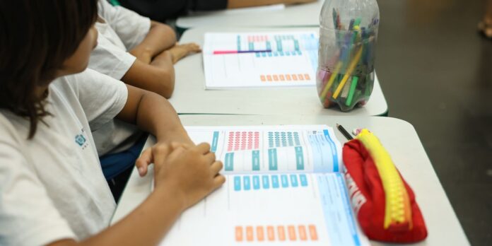 Programa de bolsas promoverá formação na educação básica
